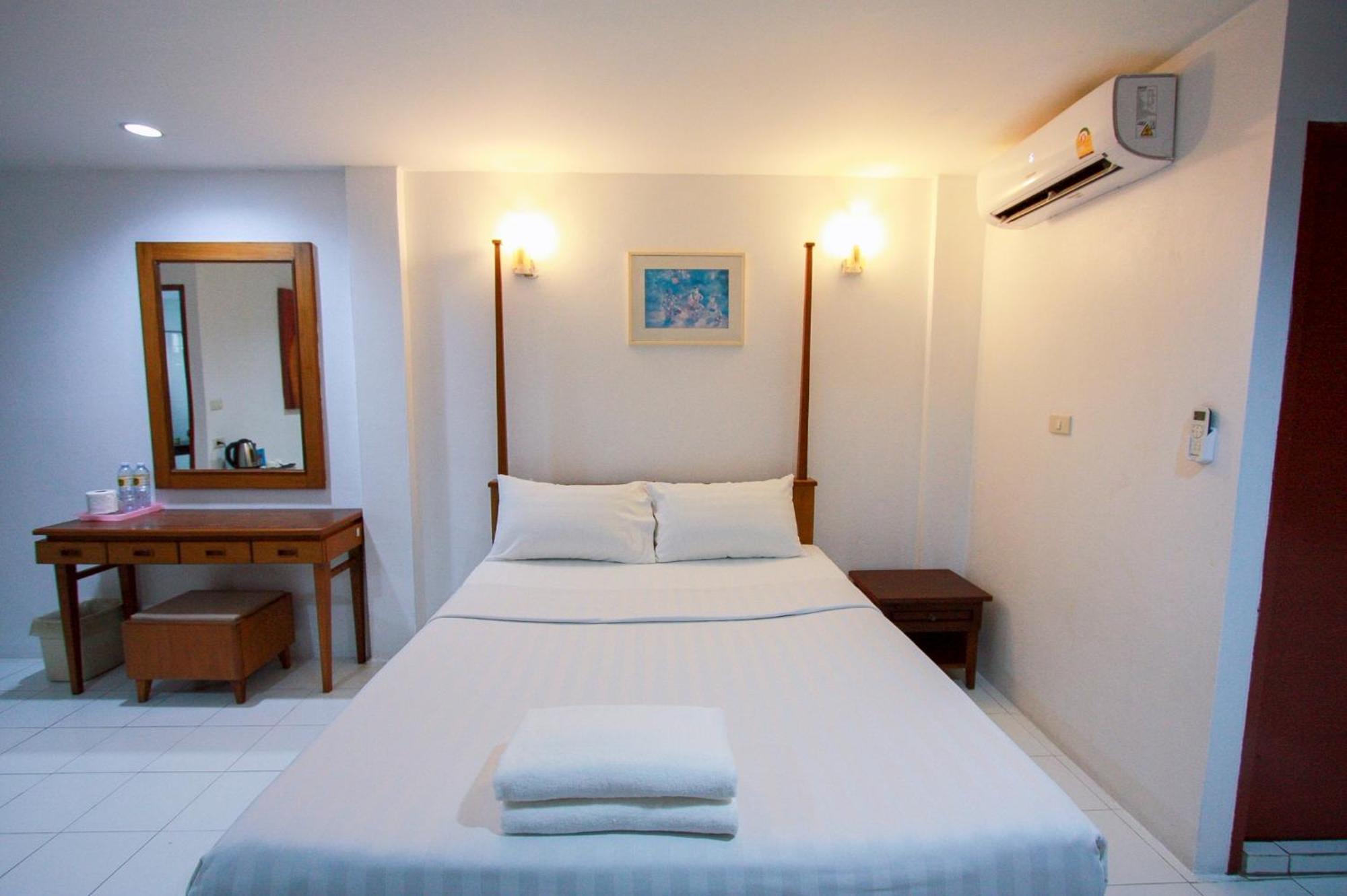 18 Coins Budget Hotel Pattaya Esterno foto